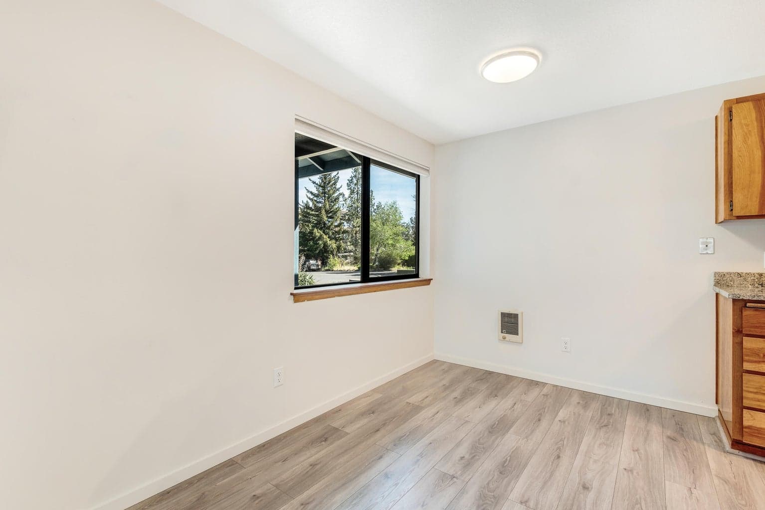 Photo of 1916 NE Wichita Way 9 of 36