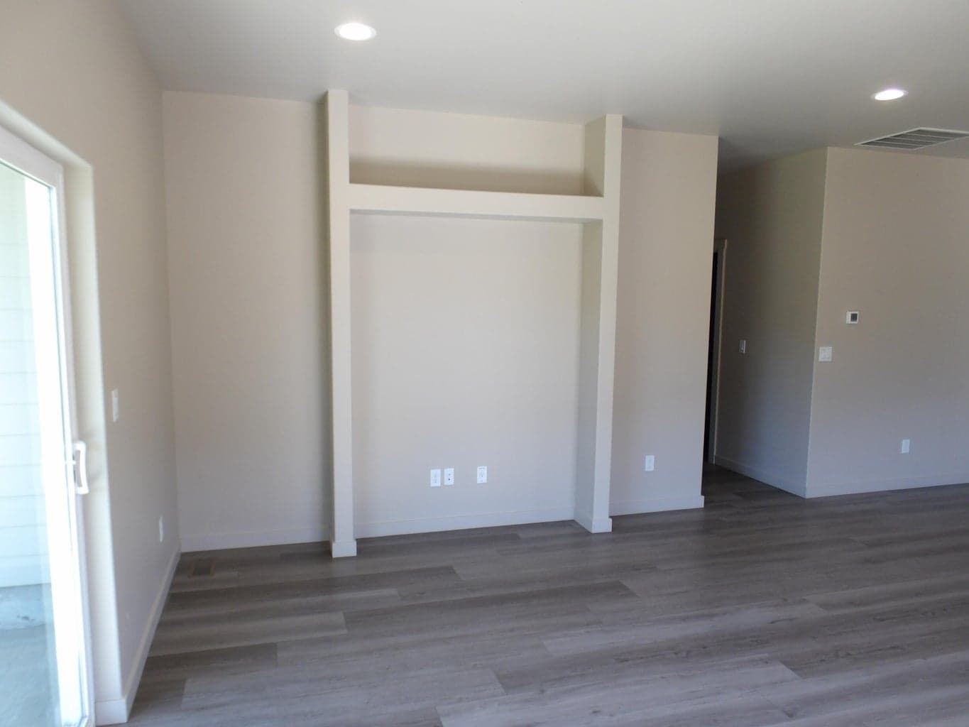 Photo of 3236 NW Dogwood Avenue 11 of 22