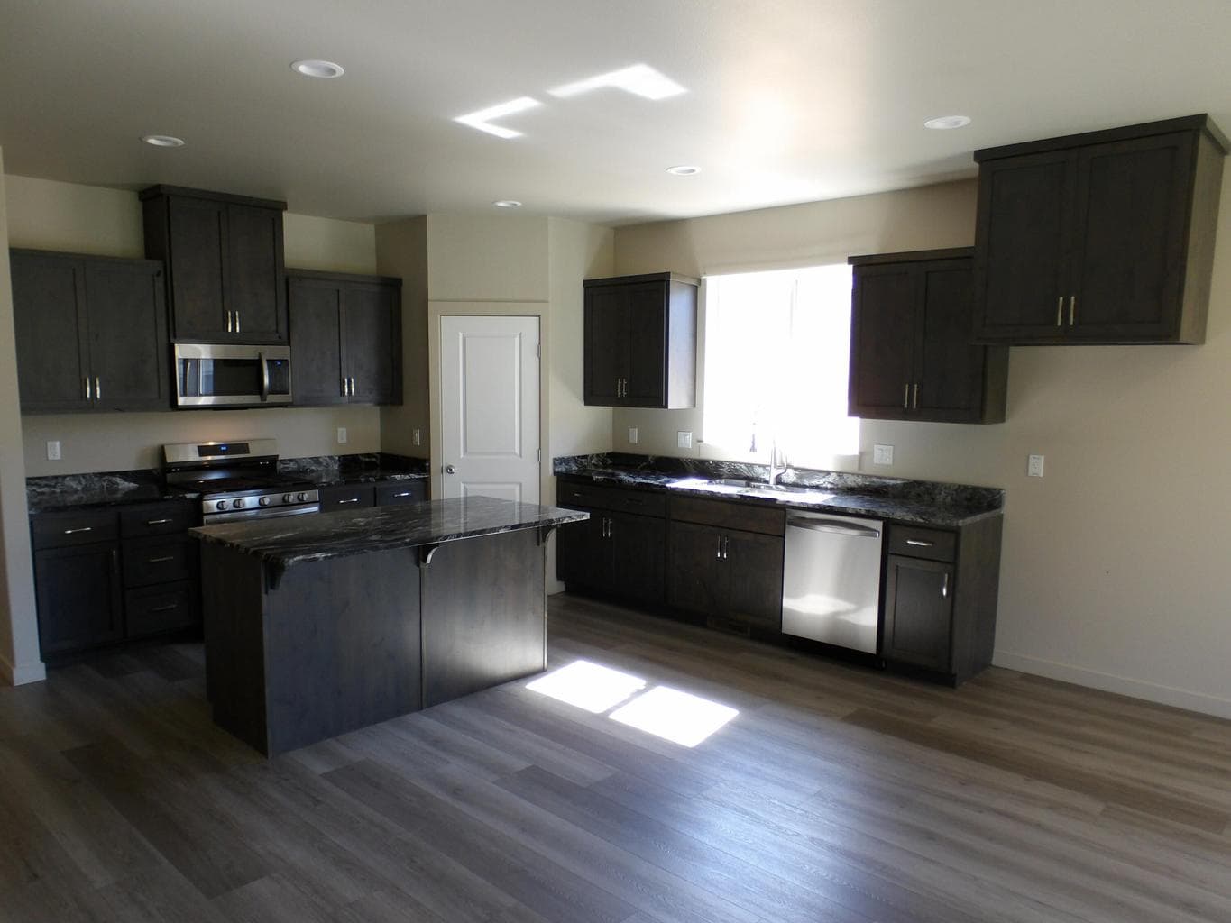 Photo of 3236 NW Dogwood Avenue 7 of 22