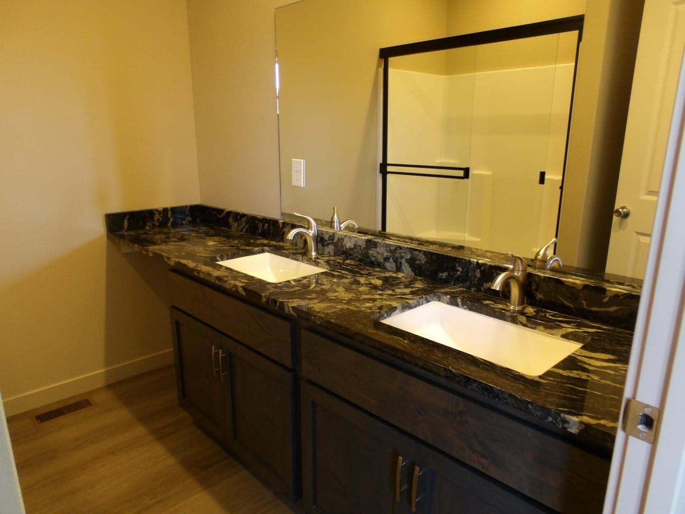 Photo of 3236 NW Dogwood Avenue 12 of 22