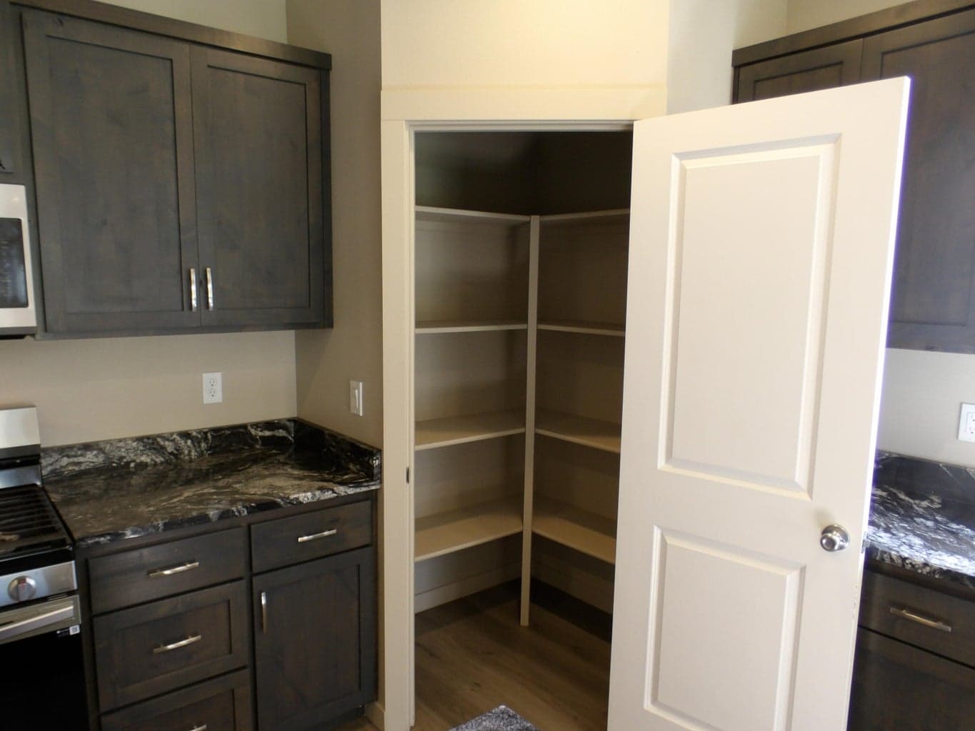 Photo of 3236 NW Dogwood Avenue 10 of 22