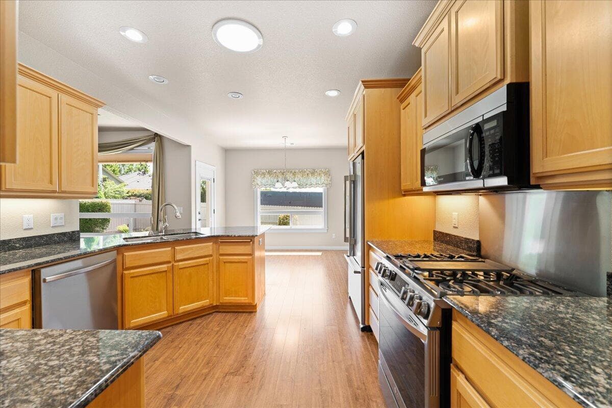 Photo of 103 Greenmoor Drive 2 of 32