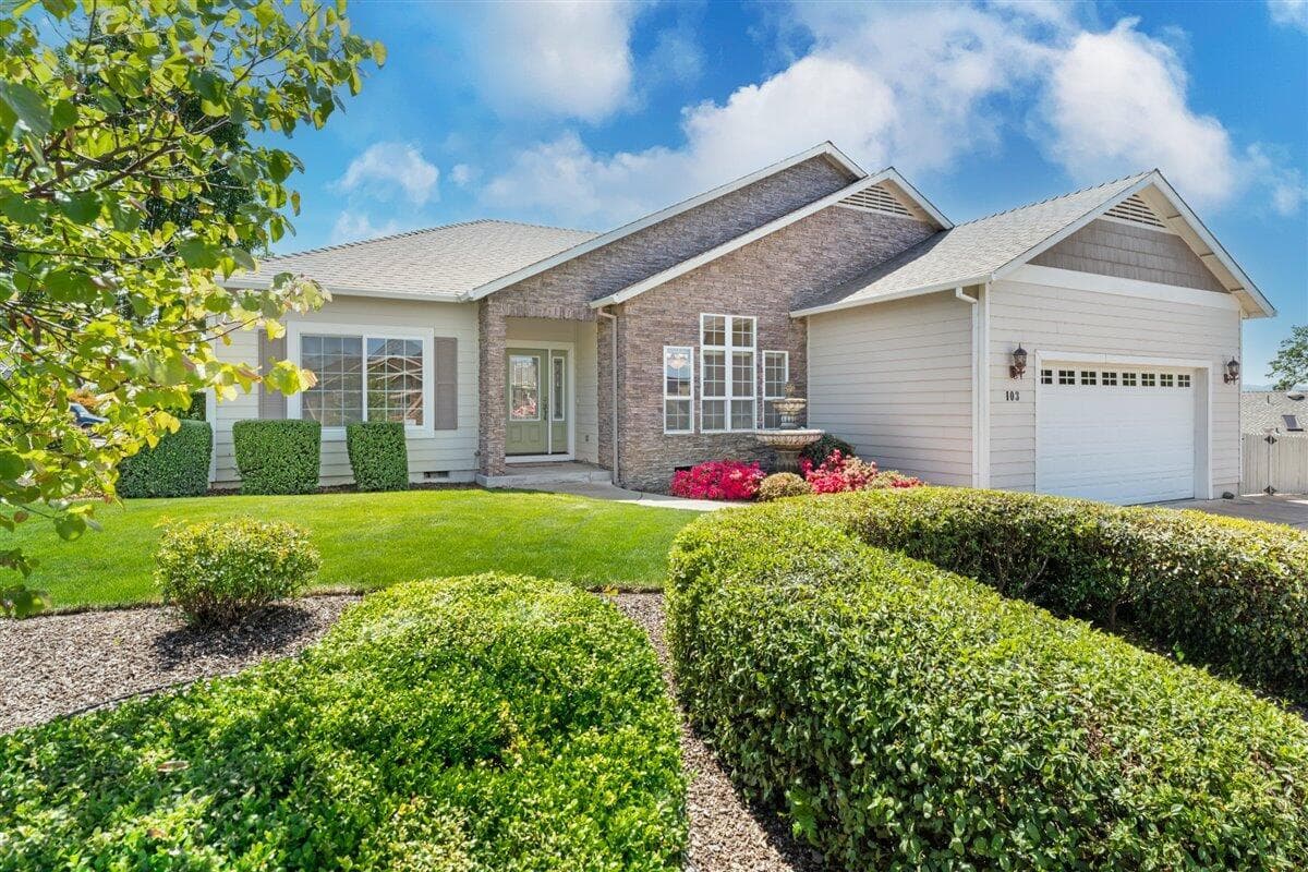 103 Greenmoor