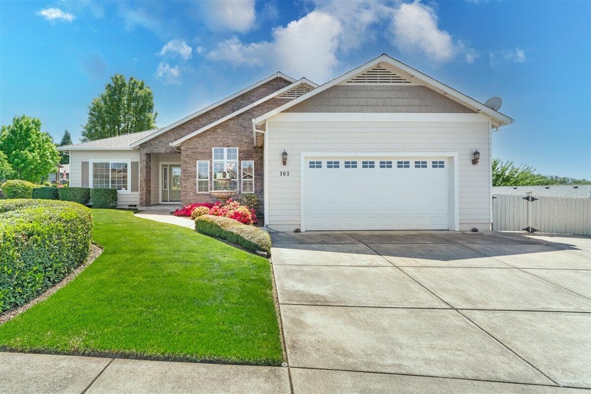 Photo of 103 Greenmoor 2 of 39