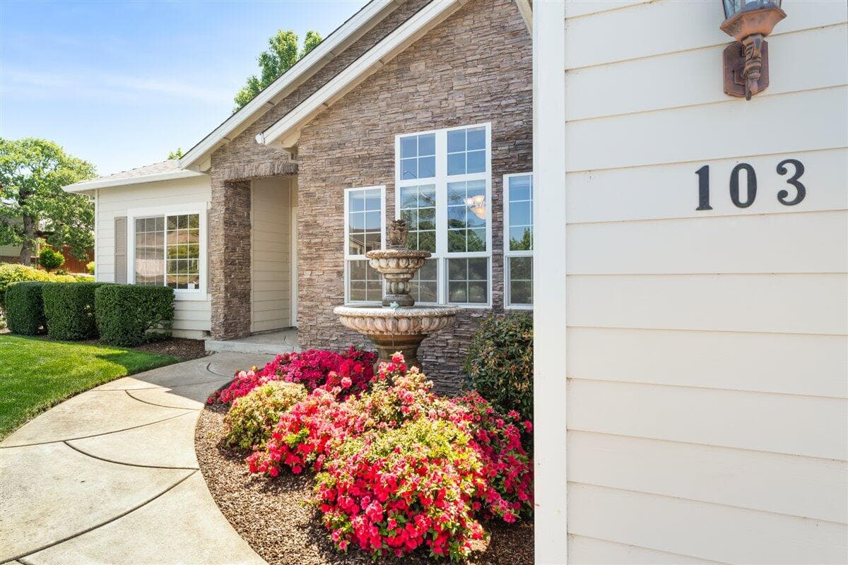 Photo of 103 Greenmoor 3 of 39
