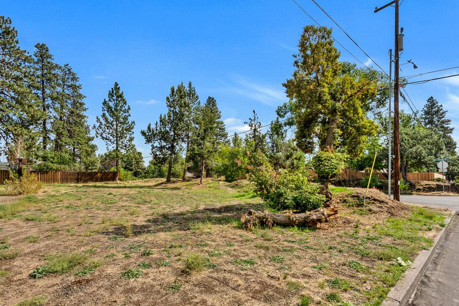 Photo of 608 NE 10th Street 9 of 17