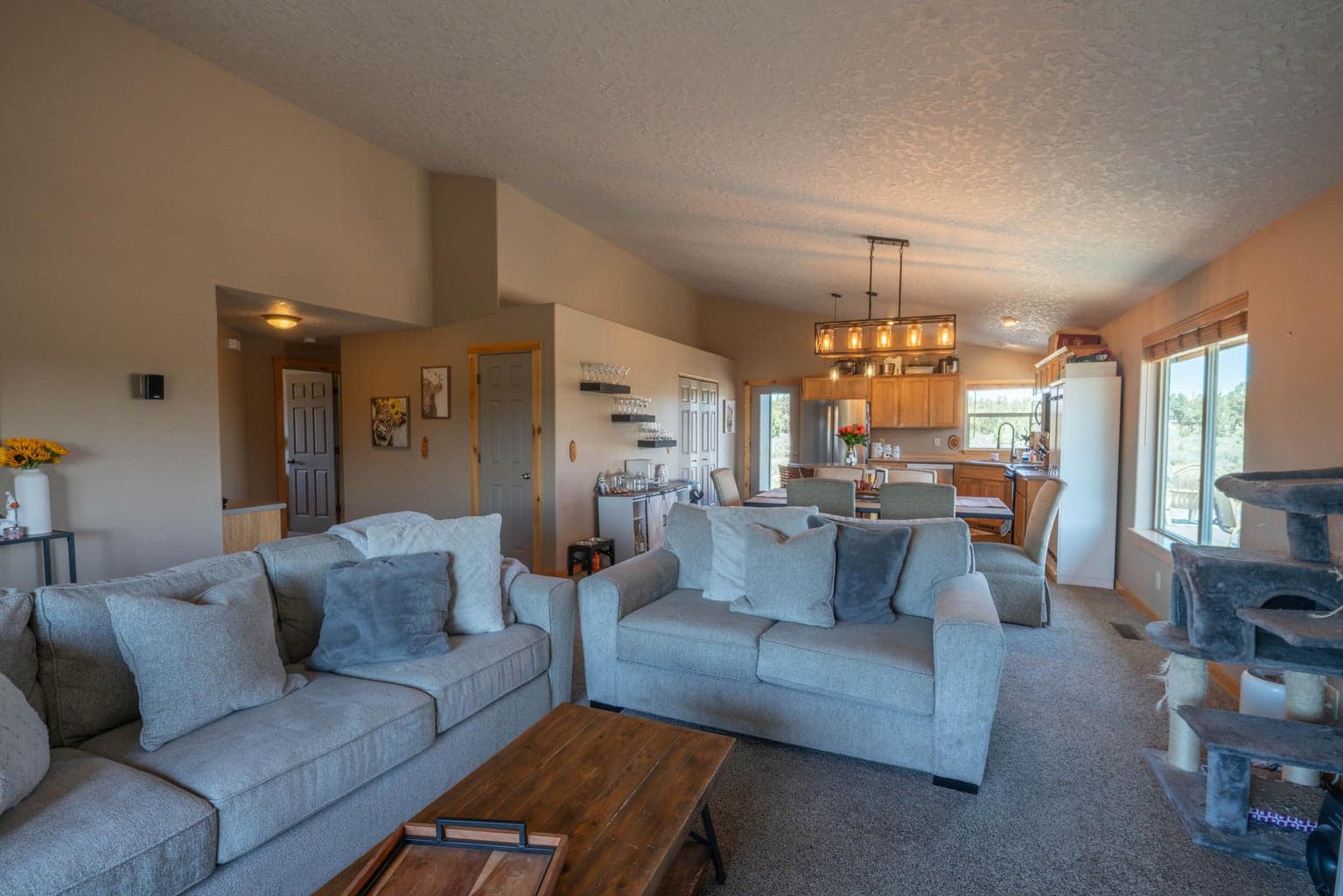 Photo of 8475 NW Eagle Drive 6 of 32