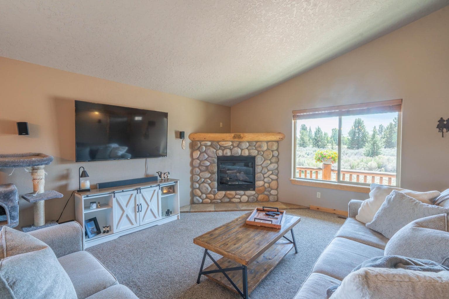 Photo of 8475 NW Eagle Drive 7 of 32