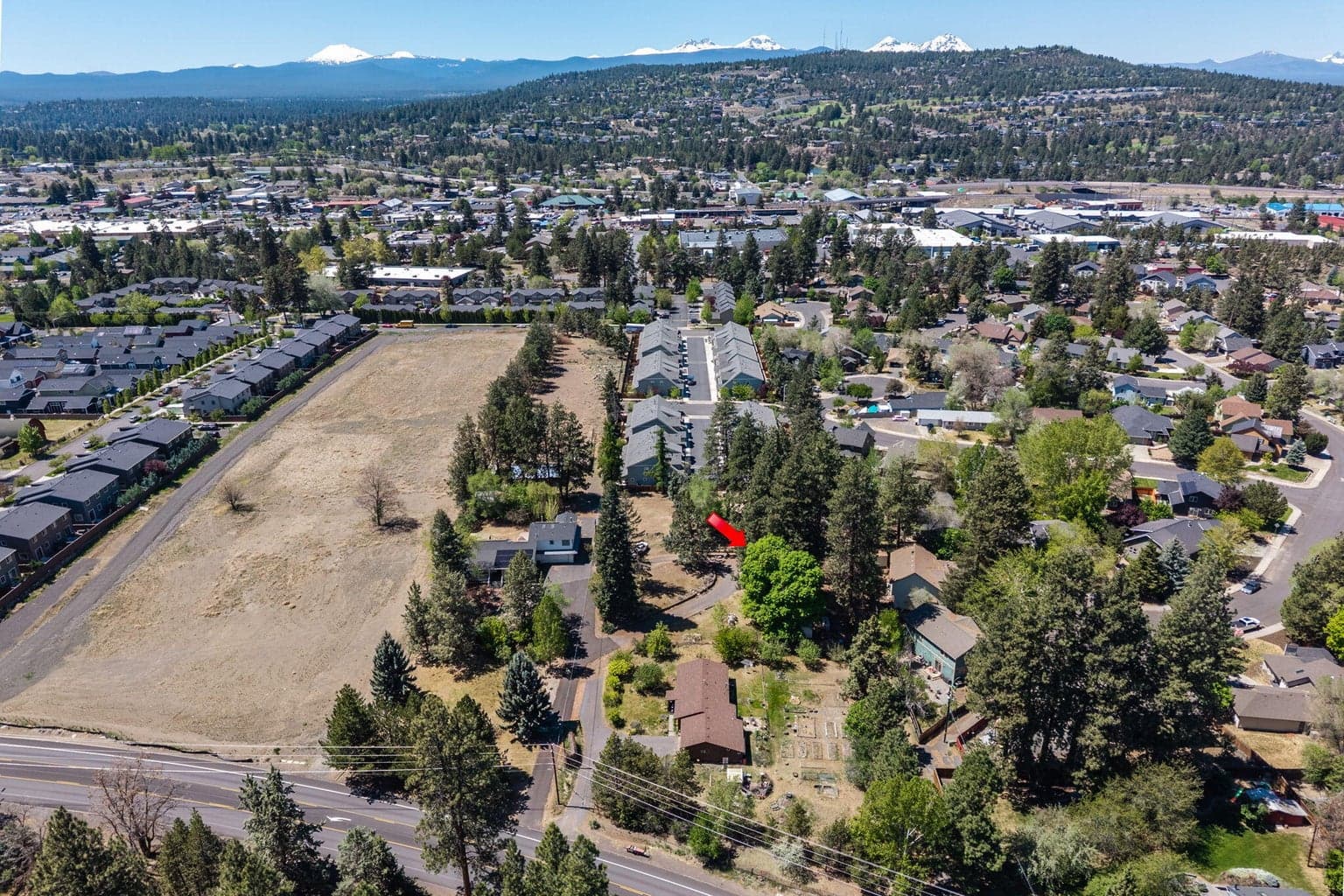 And a drone view to the Cascade Mountains!