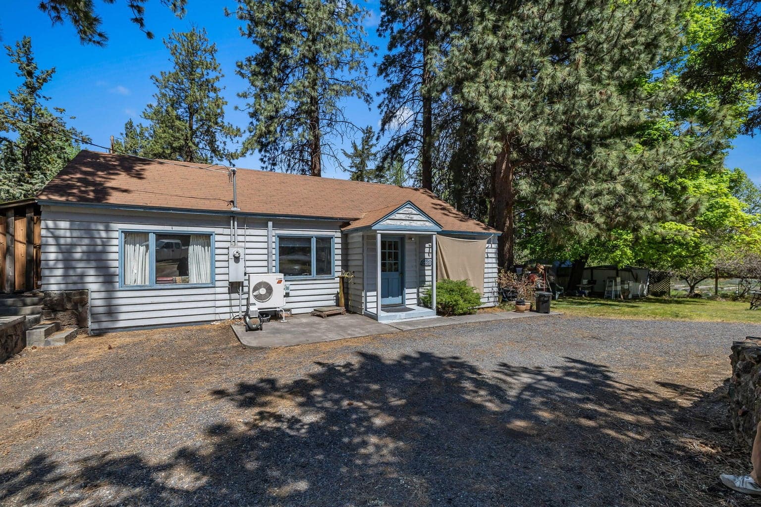 Set in the ponderosa trees- quiet and peaceful