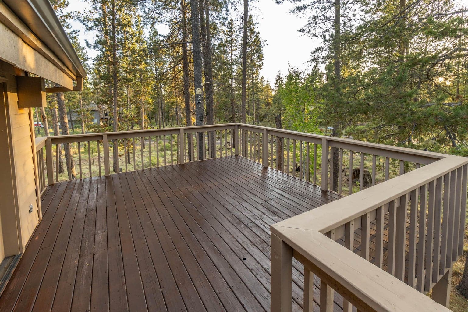 Plenty of space to dine alfresco at tree level for fresh air and open skyline!