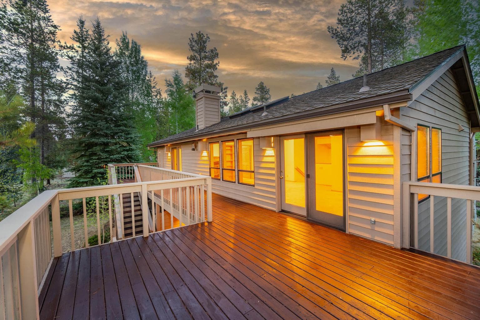 Great upper deck to have a front row to nature while you dine alfresco! Right off the kitchen's French doors!