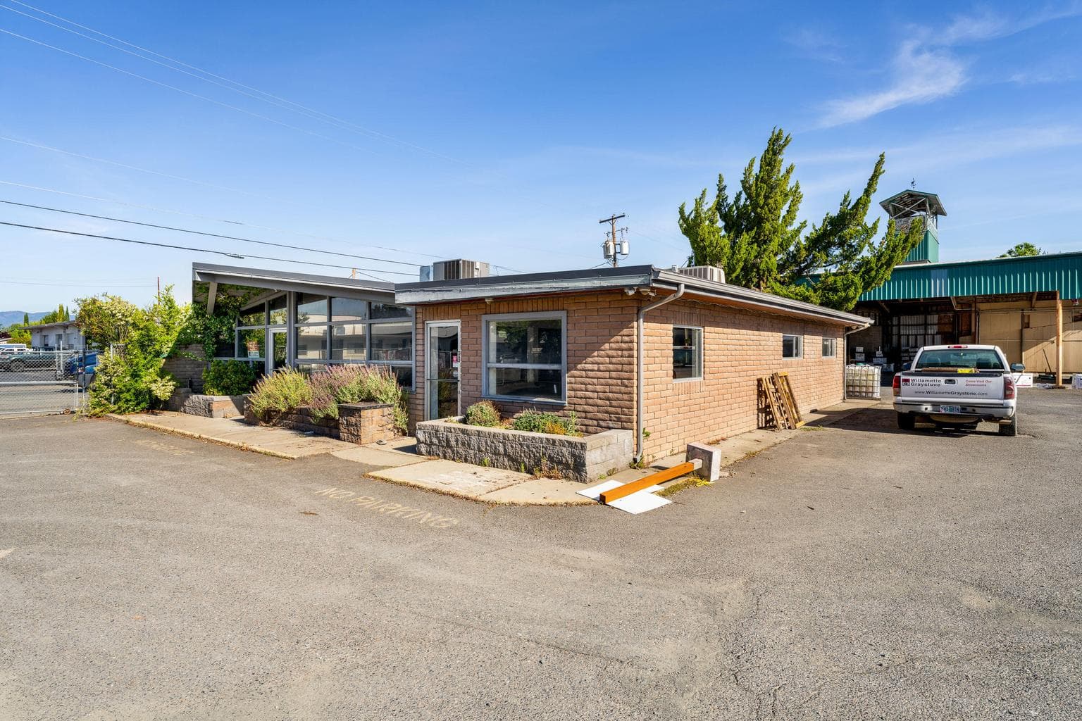 Photo of 1559 Dowell 2 of 20