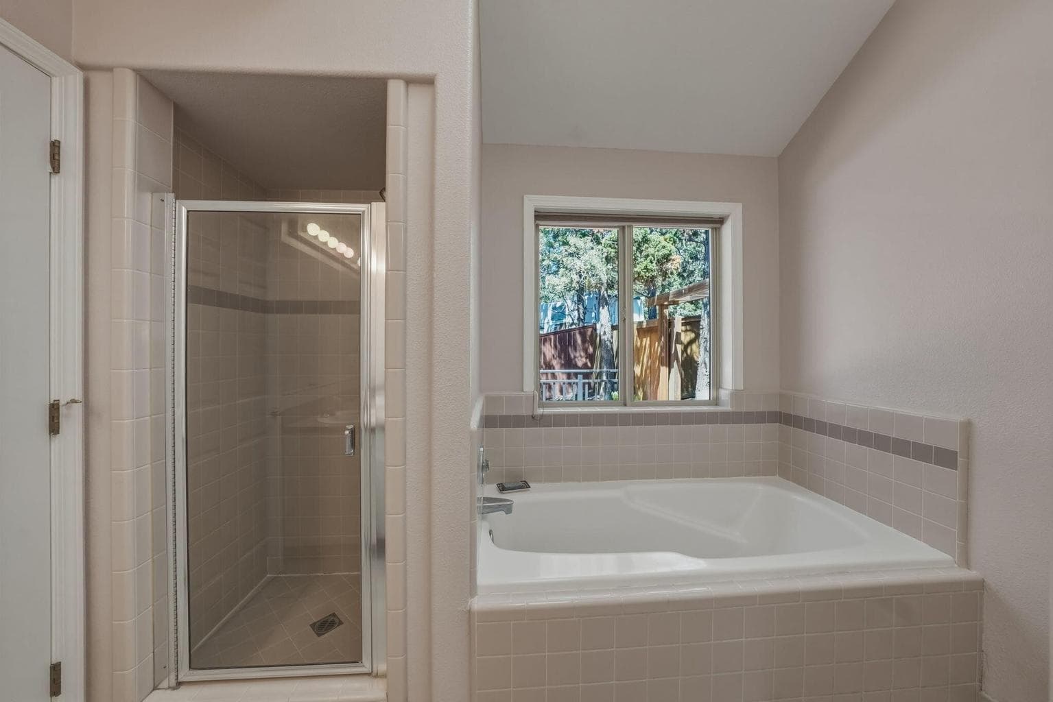 Photo of 2068 NW Cascade View Drive 29 of 79