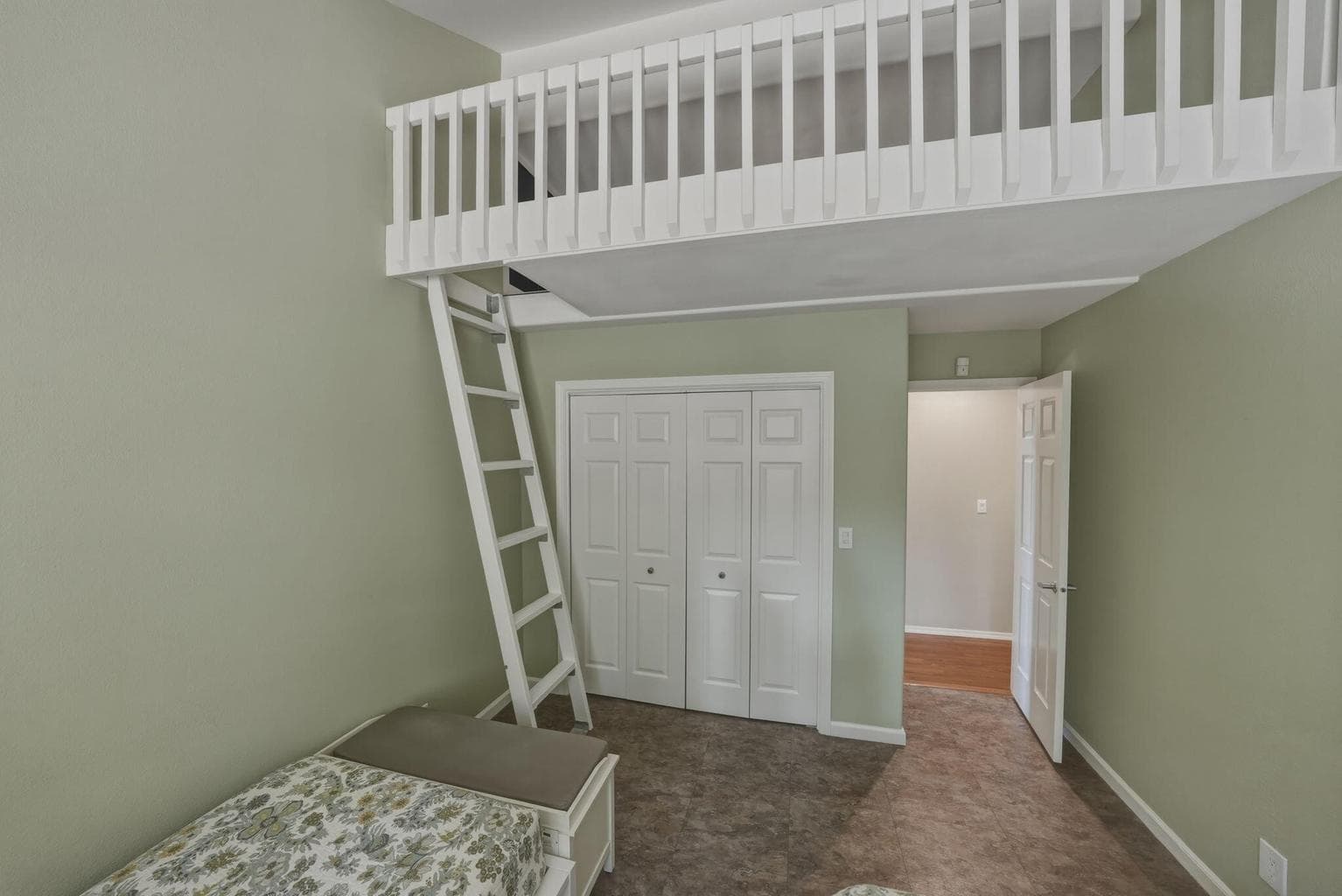 Photo of 2068 NW Cascade View Drive 35 of 79