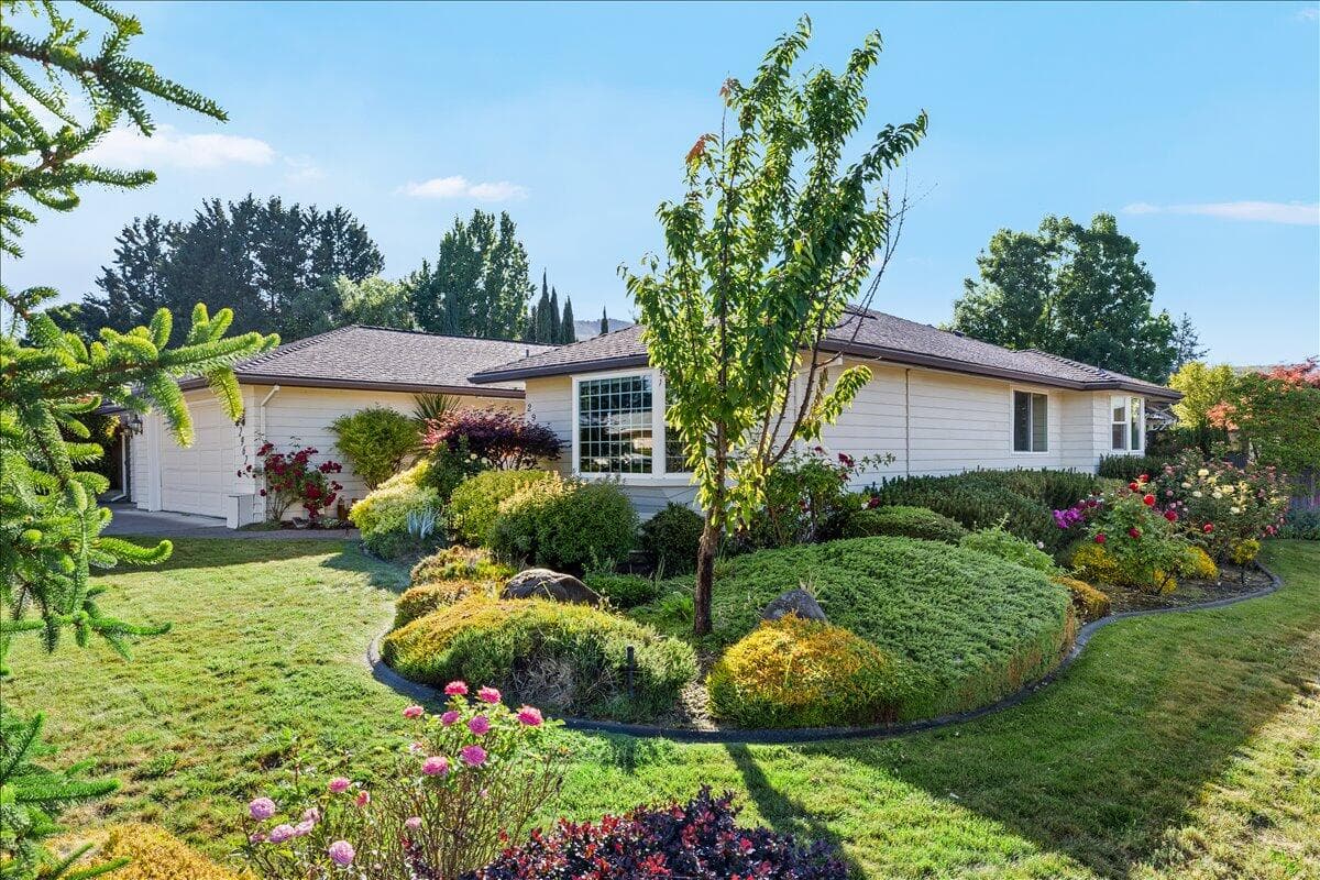 Photo of 2962 Leonard 3 of 29
