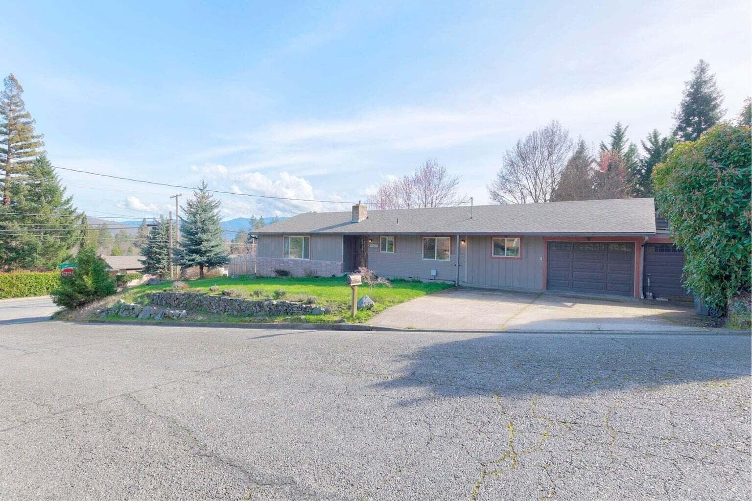 Photo of 903 Hewitt 1 of 23