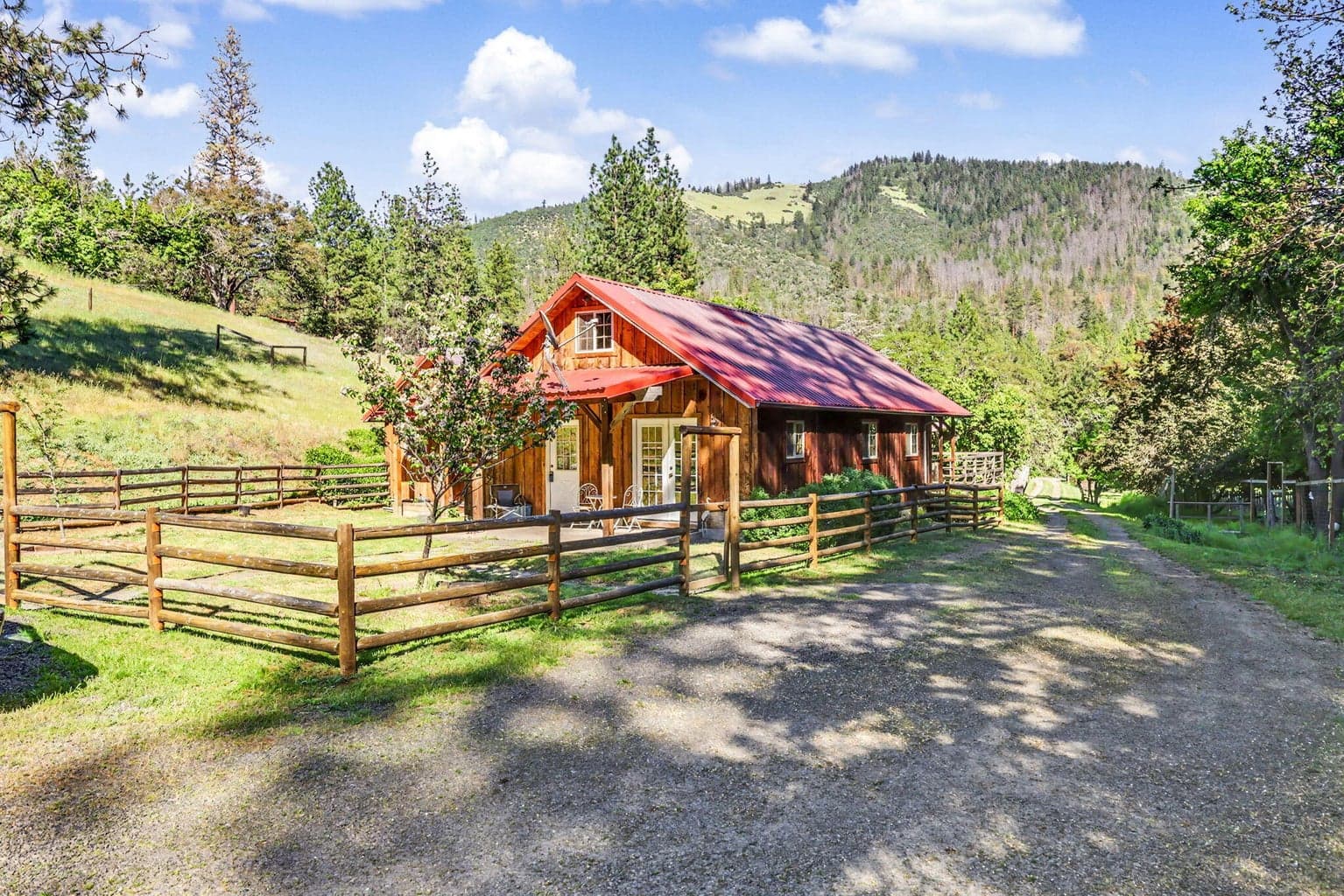 Photo of 7484 Sterling Creek 2 of 39