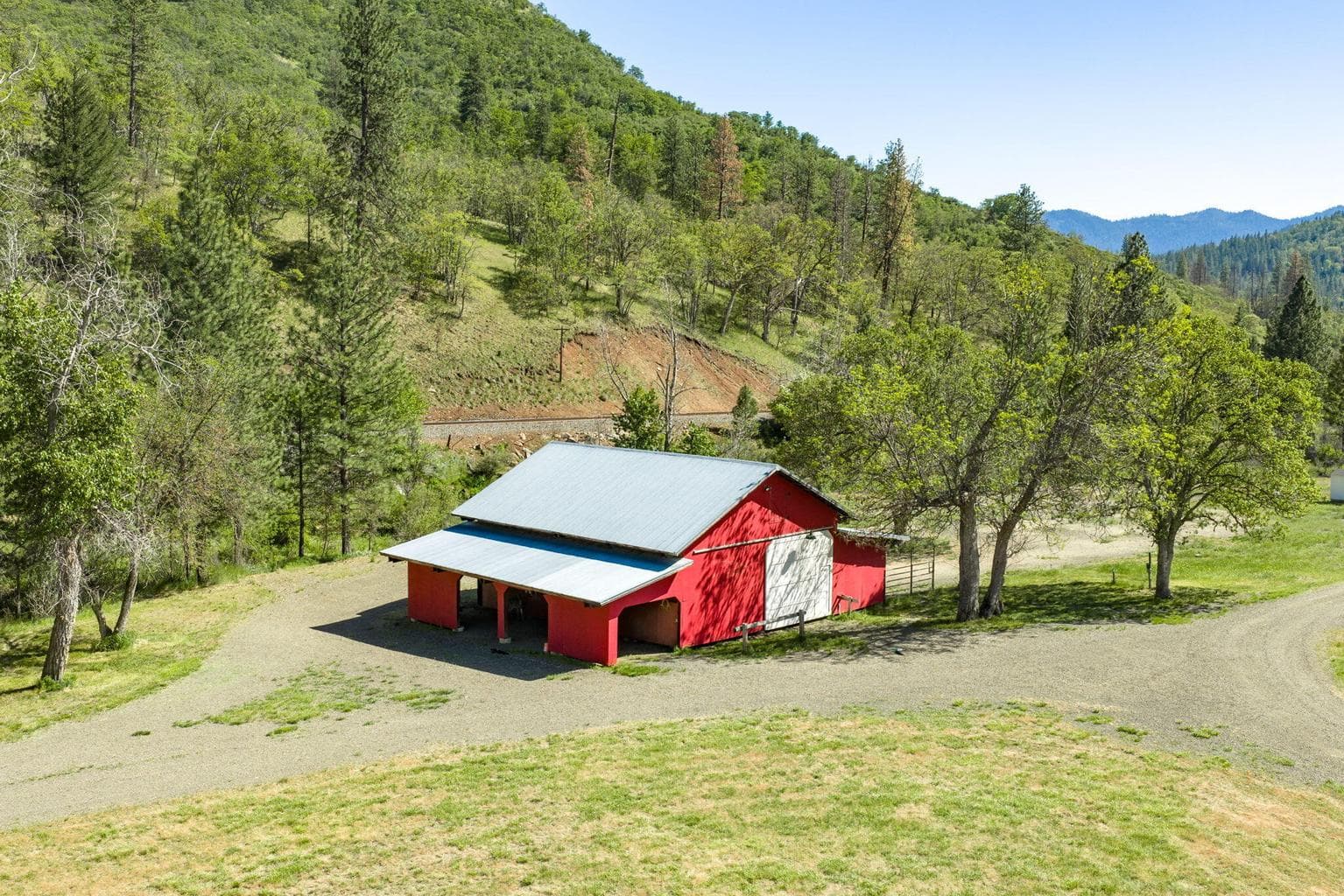 Photo of 2245 Colestin 4 of 69