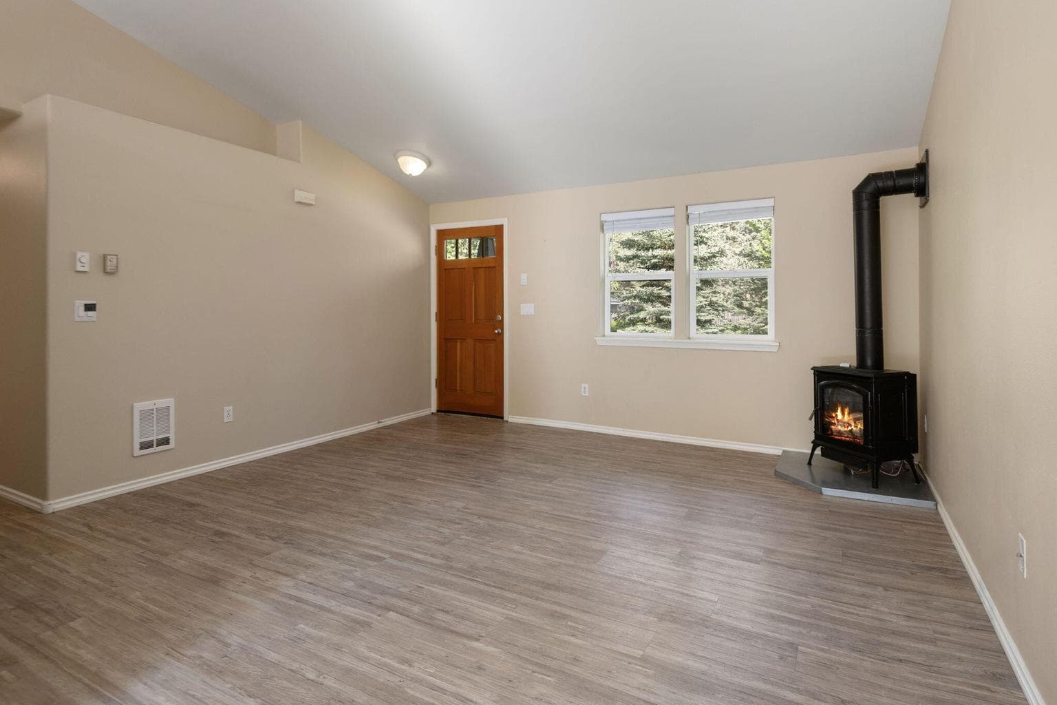 Photo of 61009 Lodgepole 3 of 19