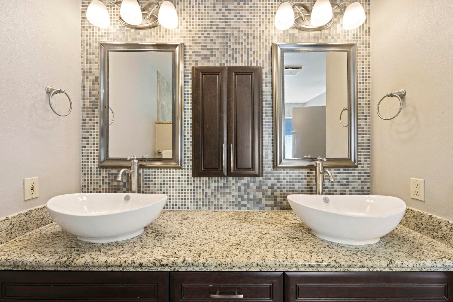 Photo of 2620 NW Golf Course Drive S 25 of 50