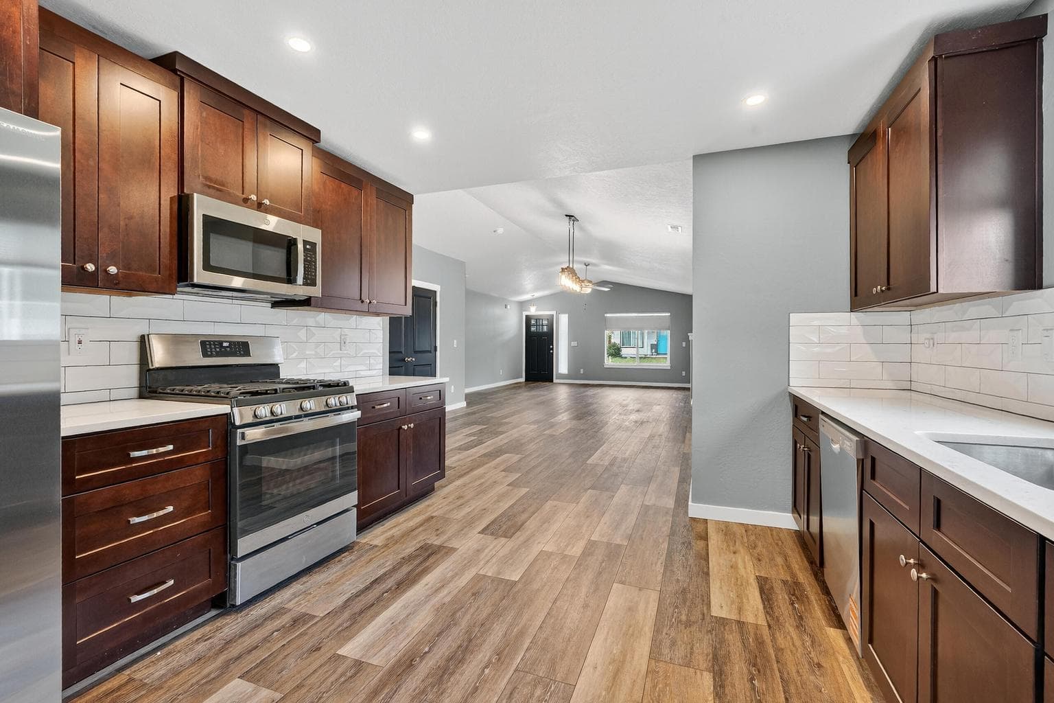 Photo of 728 NE Brookstone Drive 7 of 39