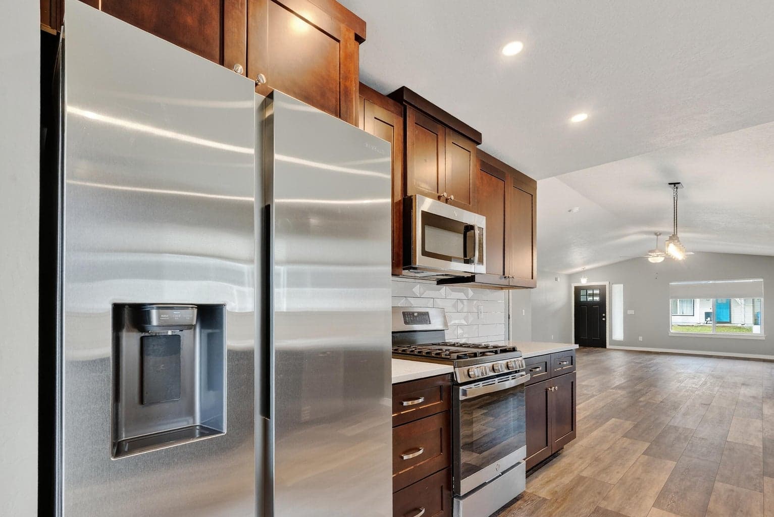 Photo of 728 NE Brookstone Drive 9 of 39