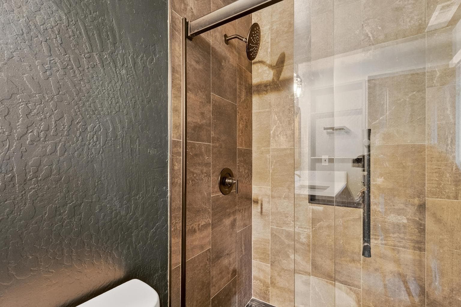 Photo of 728 NE Brookstone Drive 18 of 39