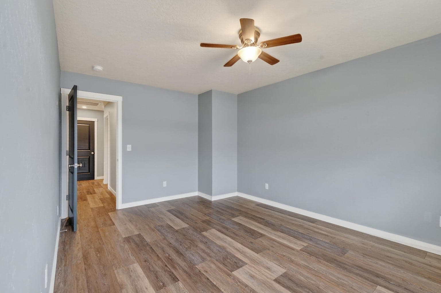 Photo of 728 NE Brookstone Drive 21 of 39