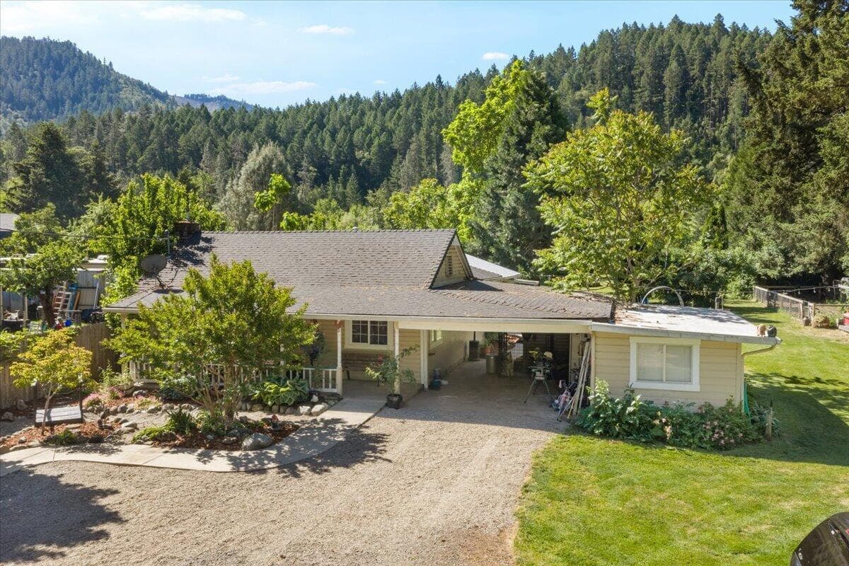 6589 Rogue River