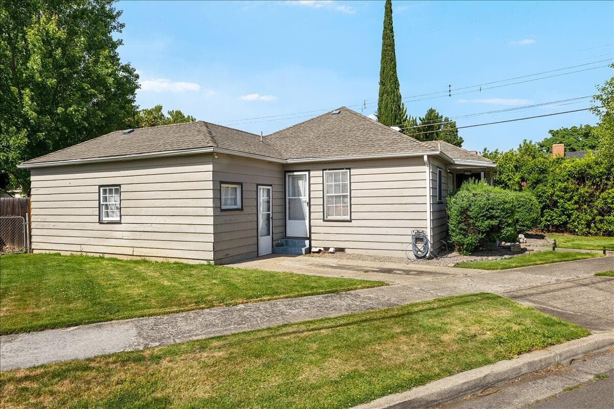 Photo of 307 Monroe 3 of 20