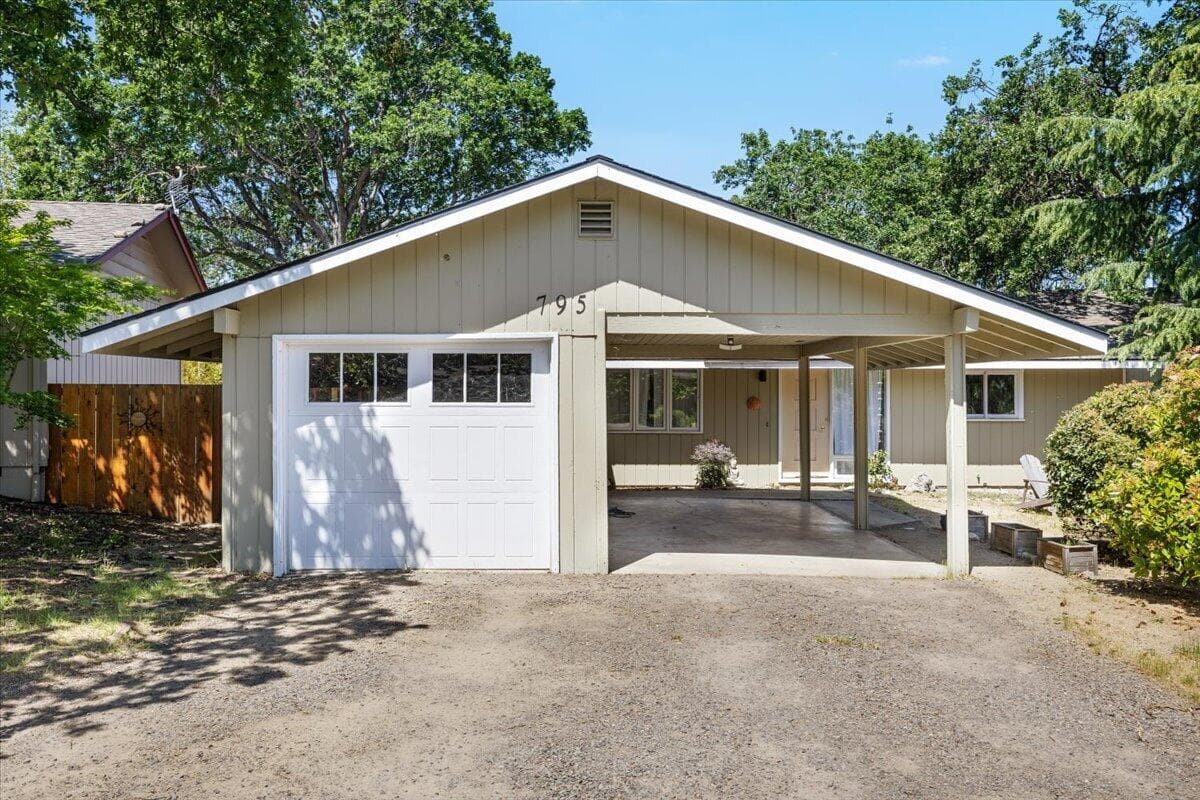 Photo of 795 Twin Pines 1 of 23