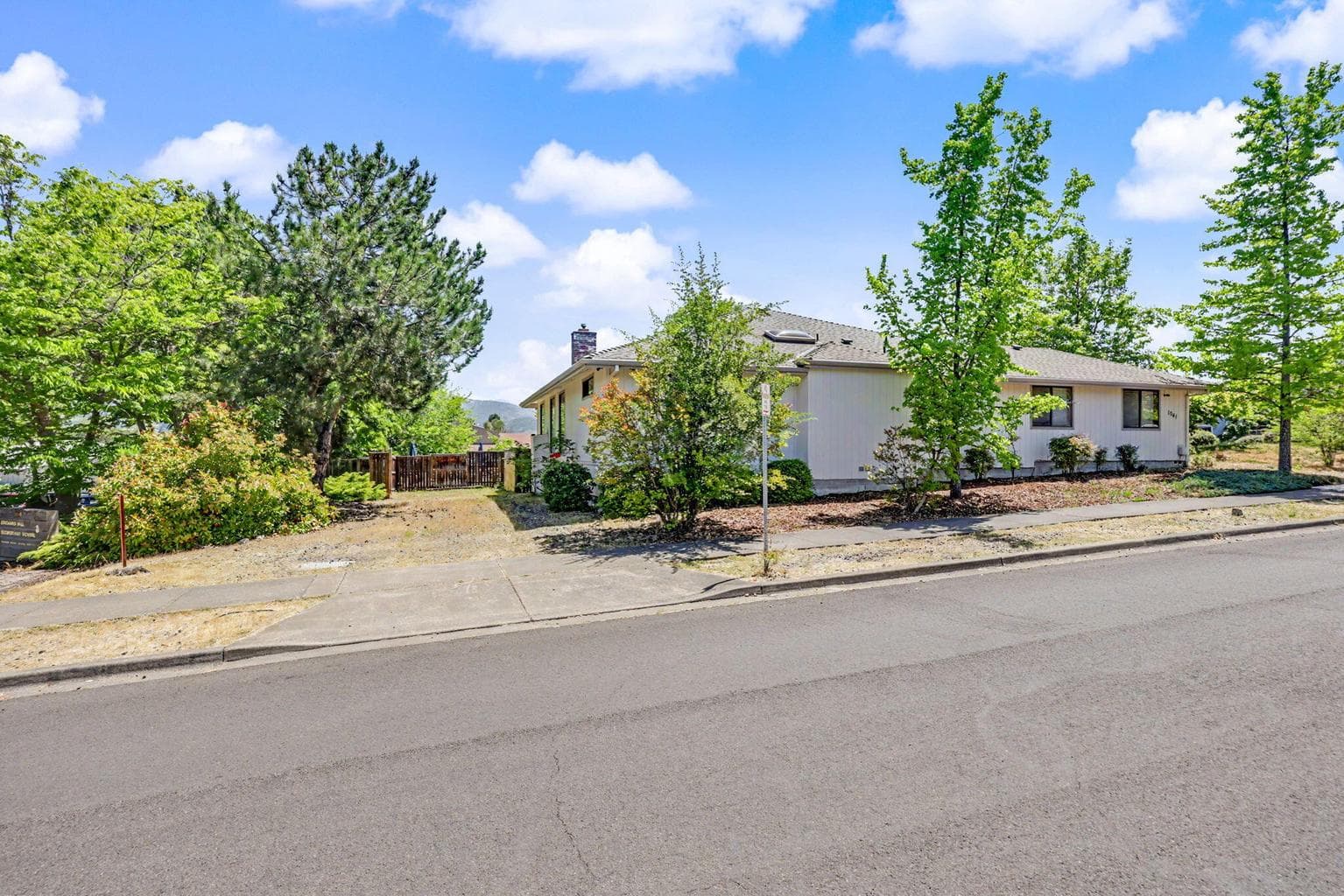 Photo of 1041 La Loma 4 of 43