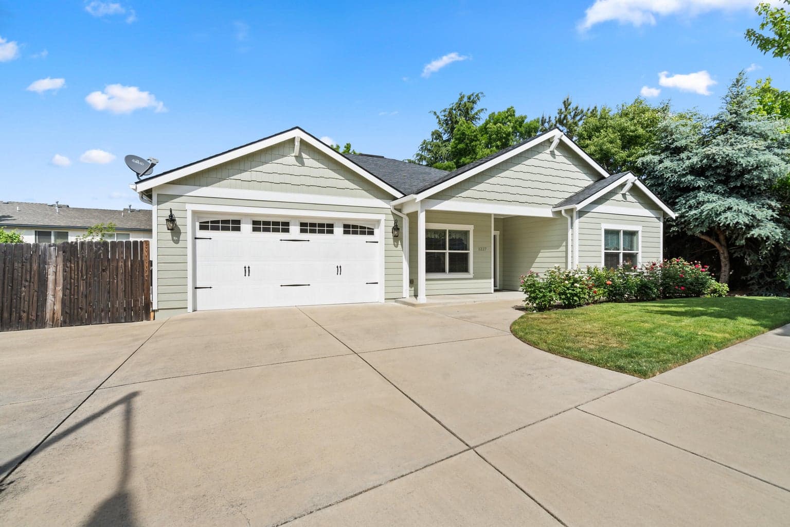 Photo of 1227 Lithia 3 of 37