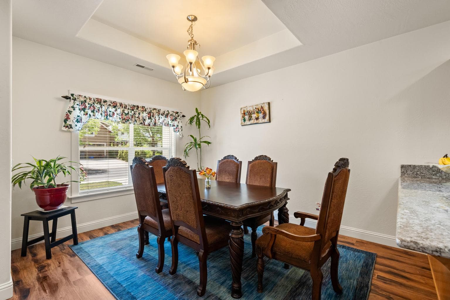Photo of 1227 Lithia 6 of 37