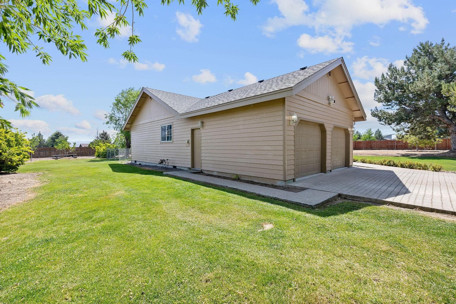 Photo of 1945 NE Gentry 19 of 27