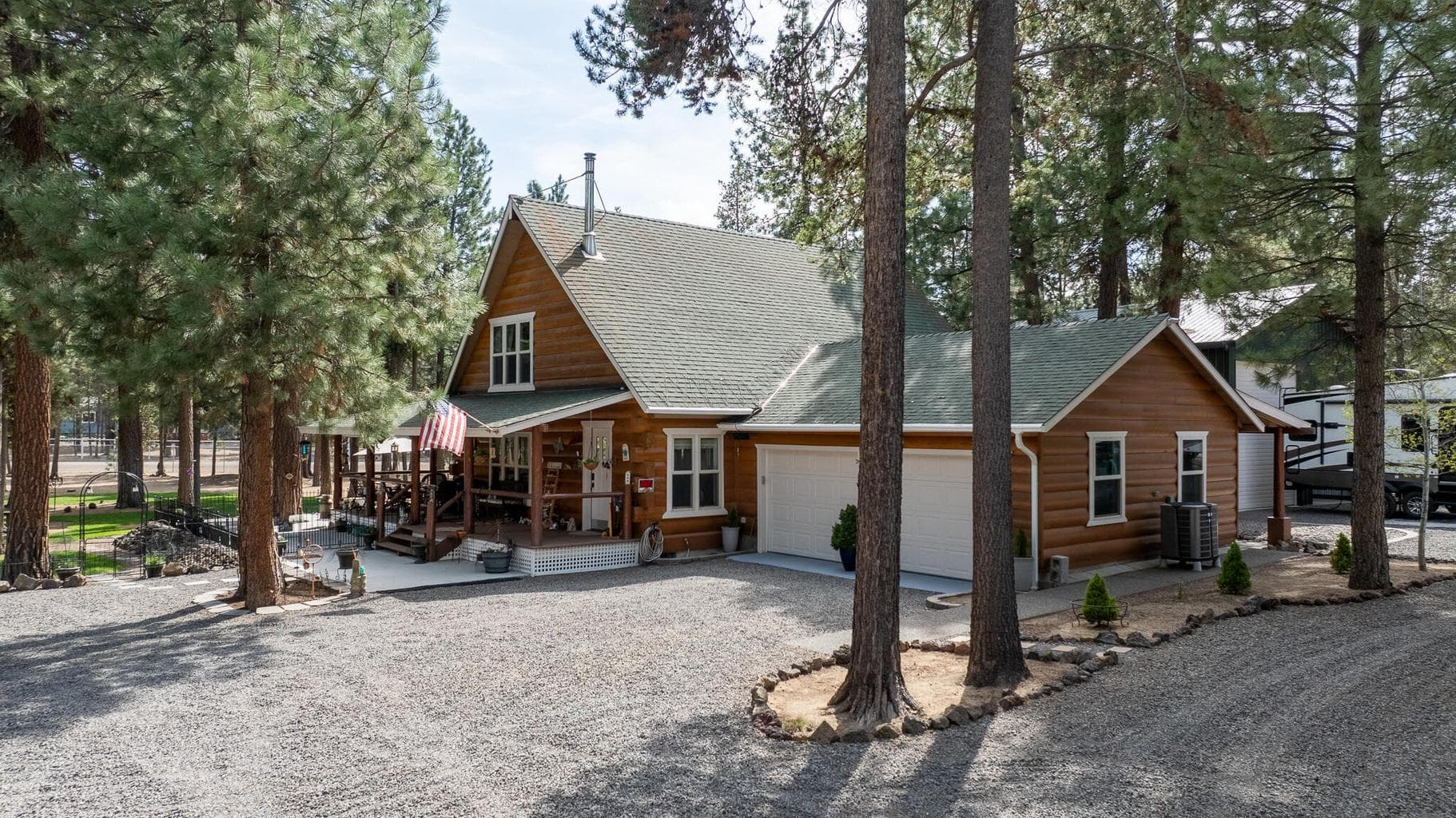Photo of 17659 Rosland 5 of 33