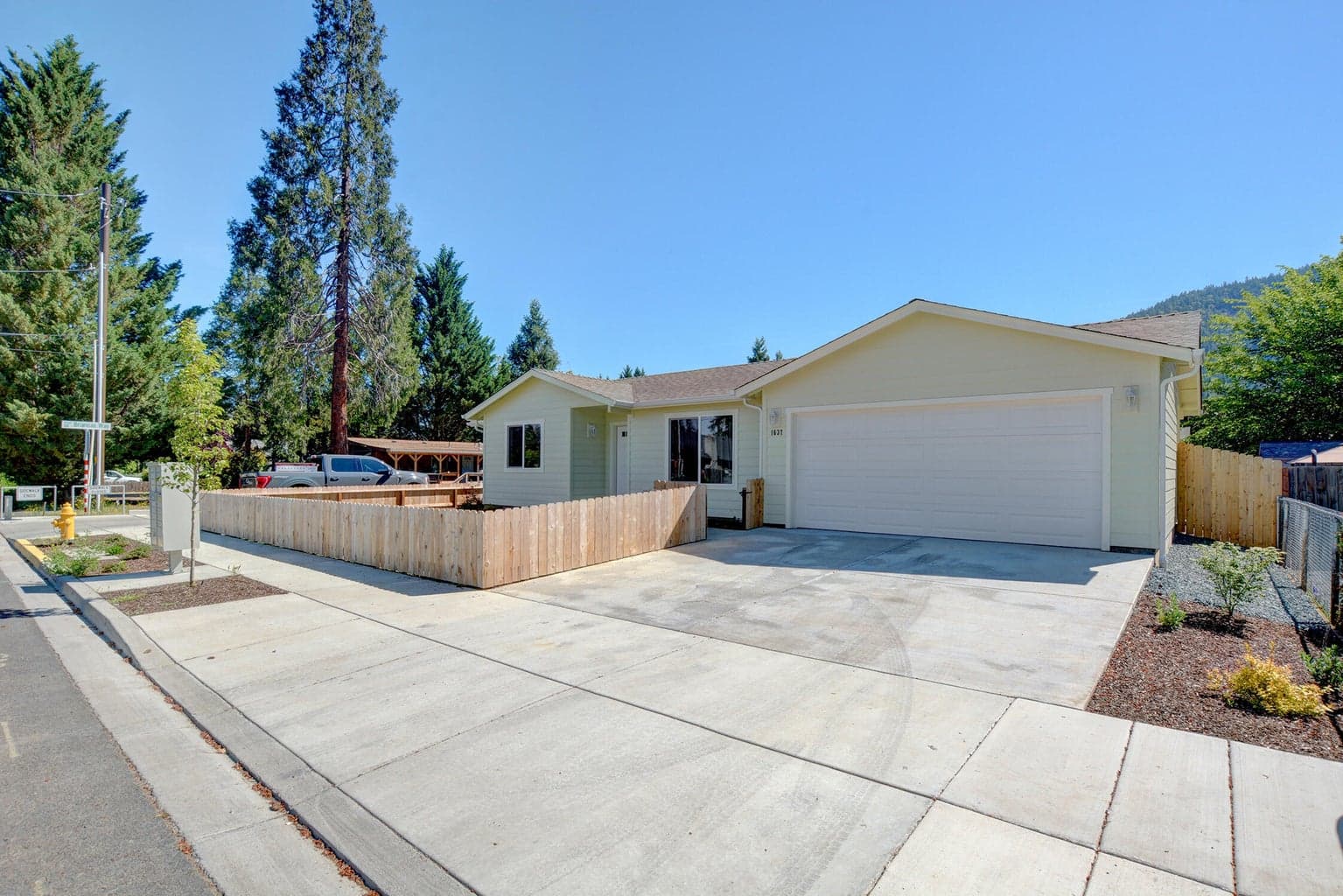 Photo of 1637 Carnahan 2 of 19