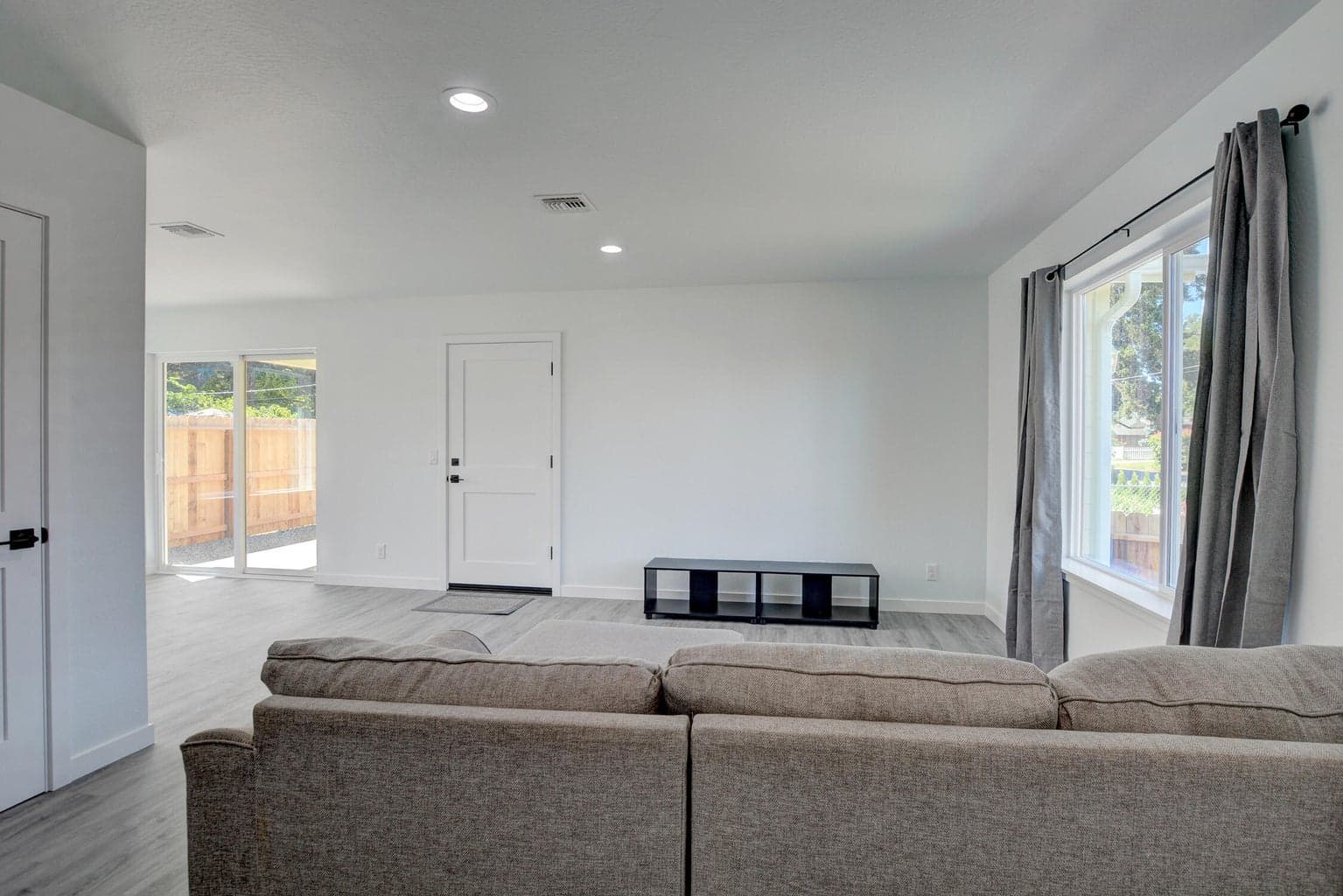 Photo of 1637 Carnahan 5 of 19