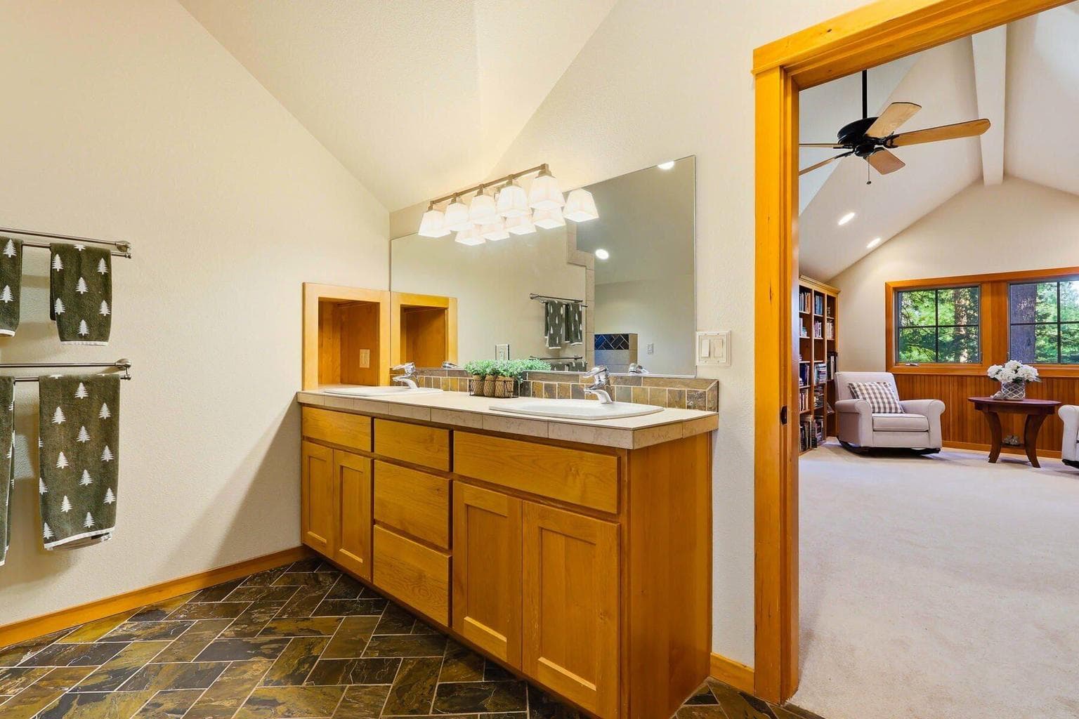 2nd floor primary bathroom