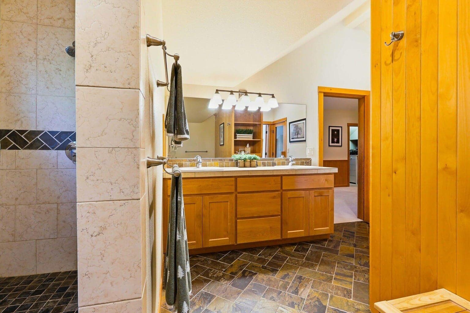 2nd floor primary bathroom
