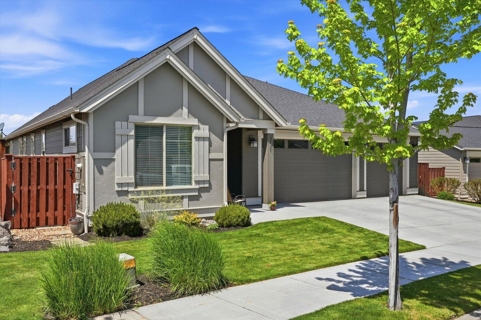 Photo of 855 Hudspeth 2 of 43