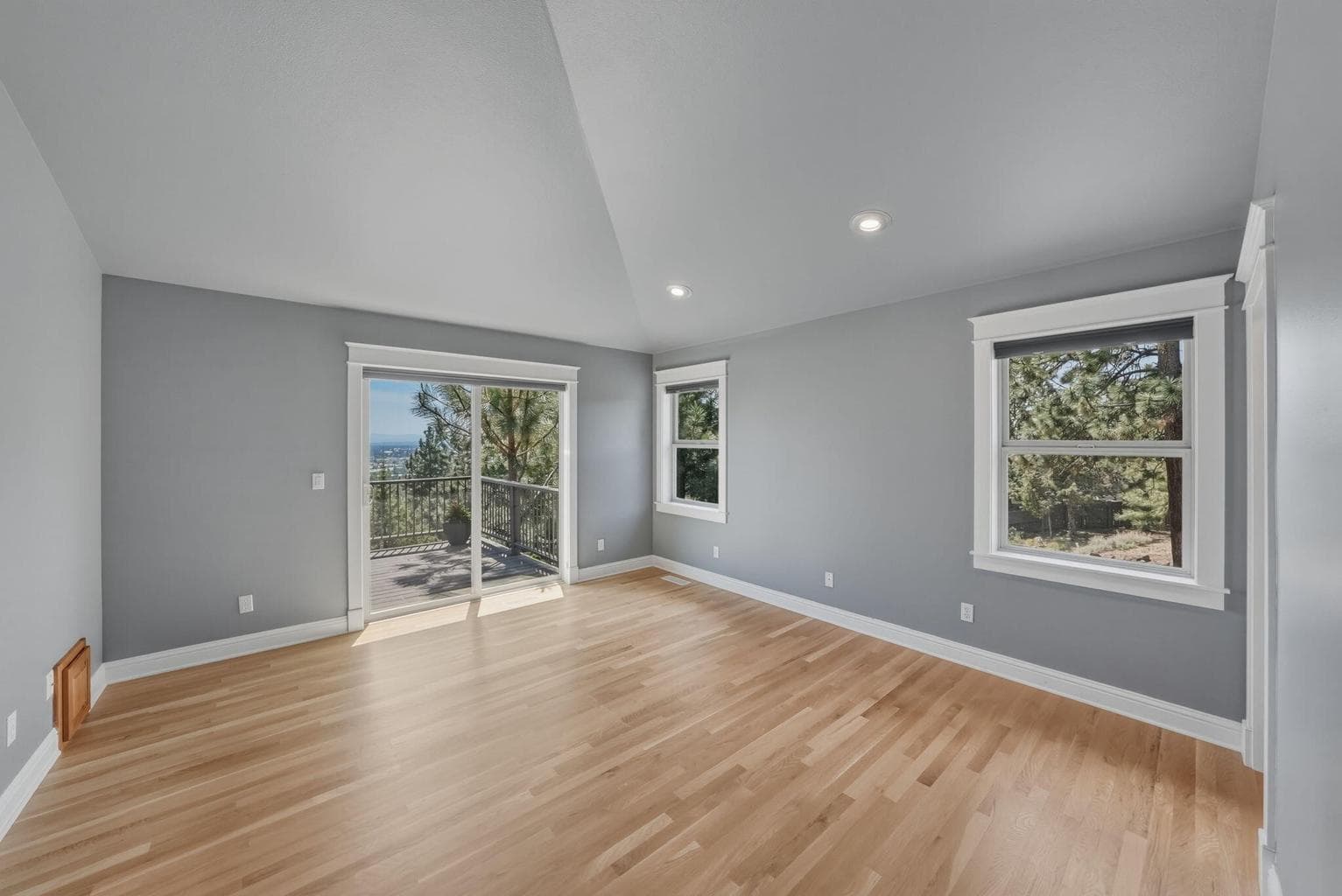Photo of 2409 NW Hillpine Court 16 of 42