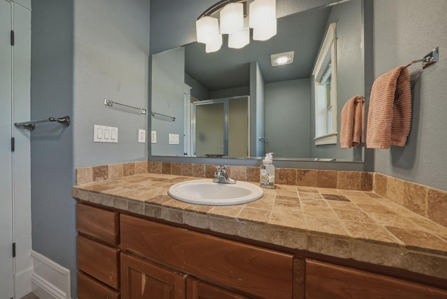 Photo of 2409 NW Hillpine Court 22 of 42