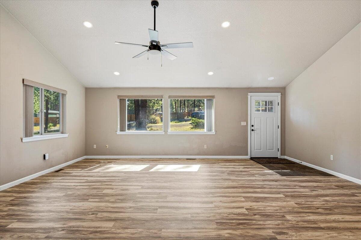 Photo of 59665 Cheyenne Road 6 of 36