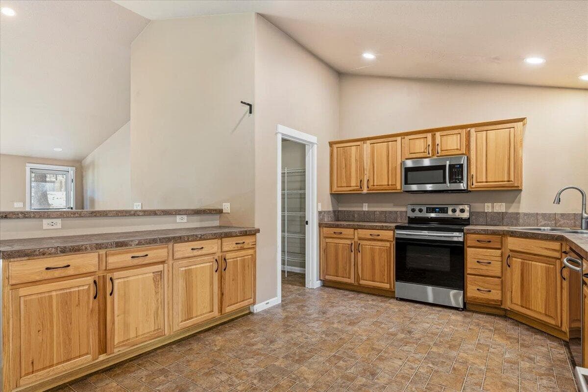 Photo of 59665 Cheyenne Road 11 of 36