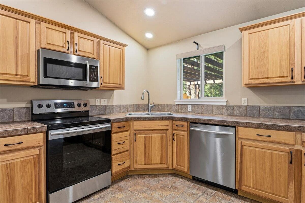 Photo of 59665 Cheyenne Road 13 of 36