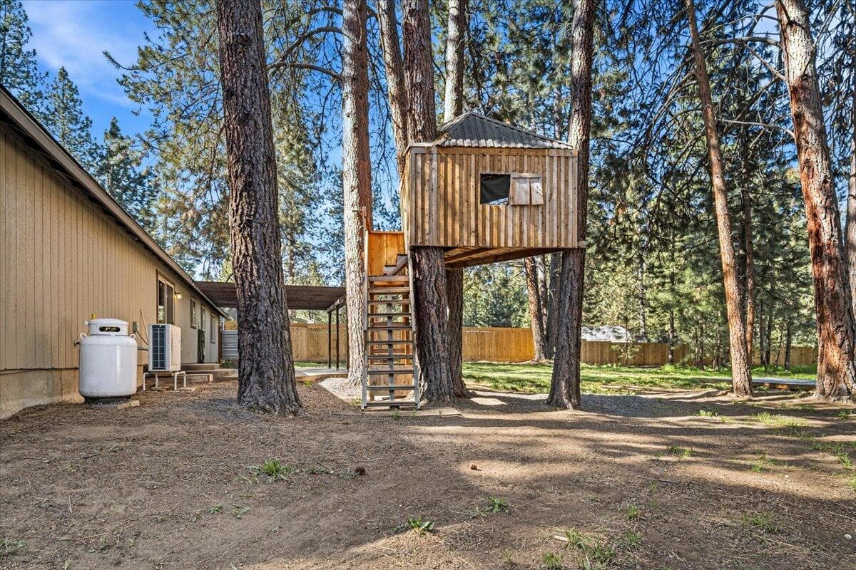 Photo of 59665 Cheyenne Road 33 of 36