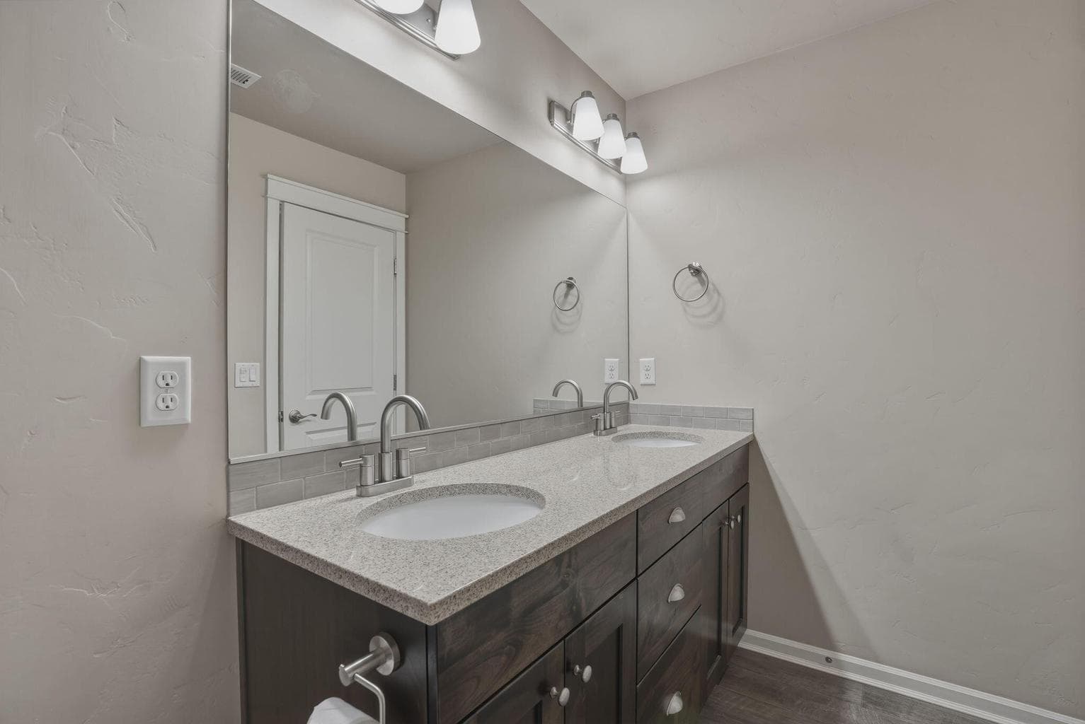 Photo of 20840 Gateway Drive 19 of 37