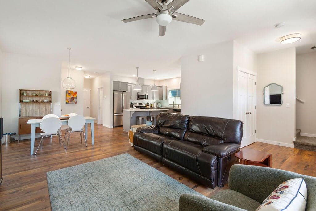 Photo of 516 SE Gleneden Place 7 of 54